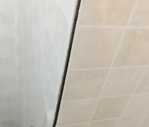 荆门市瓷砖空鼓维修公司分享阳台瓷砖脱落的修复过程可以分为以下几个步骤